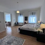 Grossraeumige Altbauwohnung Nahe Zentrum