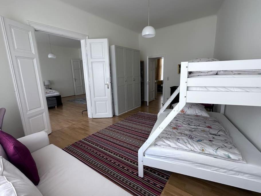 Grossraeumige Altbauwohnung Nahe Zentrum * Wien