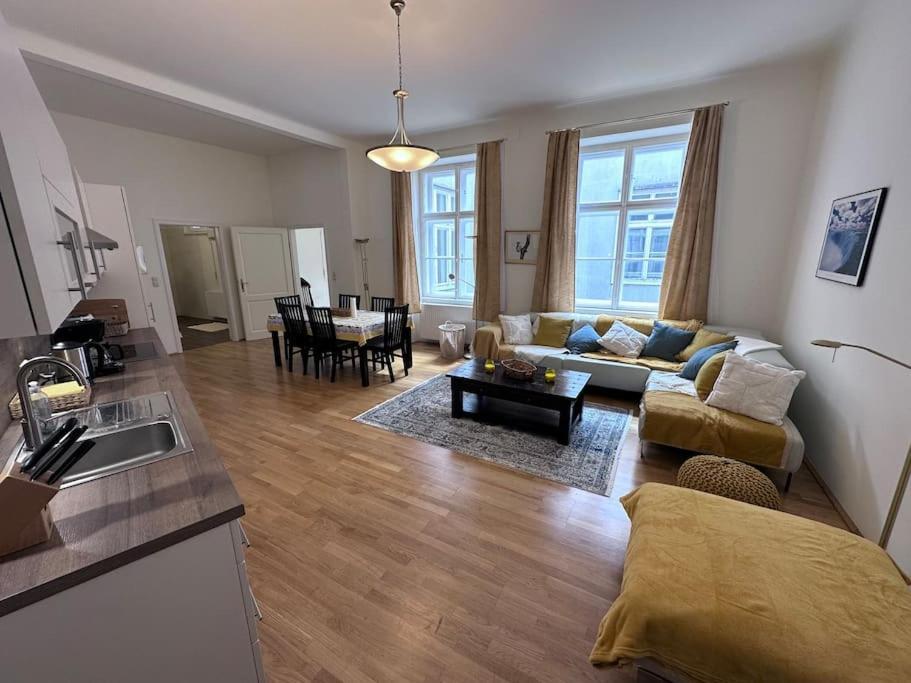 Grossraeumige Altbauwohnung Nahe Zentrum Apartment Wien